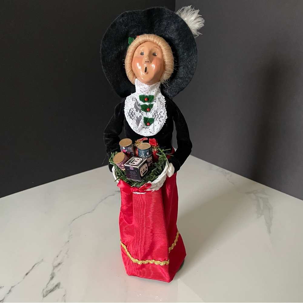 Holiday Shopper Woman with Big Hat - Crabtree & Evelyn Caroler - Byer's Choice